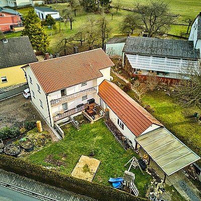 Charmantes Zweifamilienhaus - ideal für Handwerker!