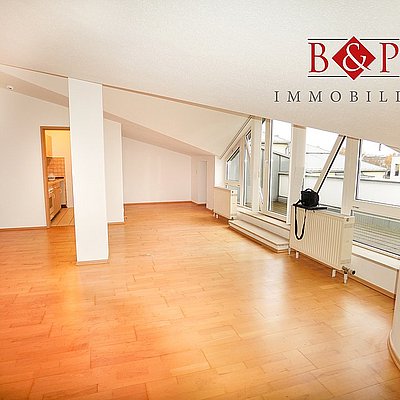 ***TOP Gelegenheit - stilvolle DG Wohnung mit sehr schöner Loggia
